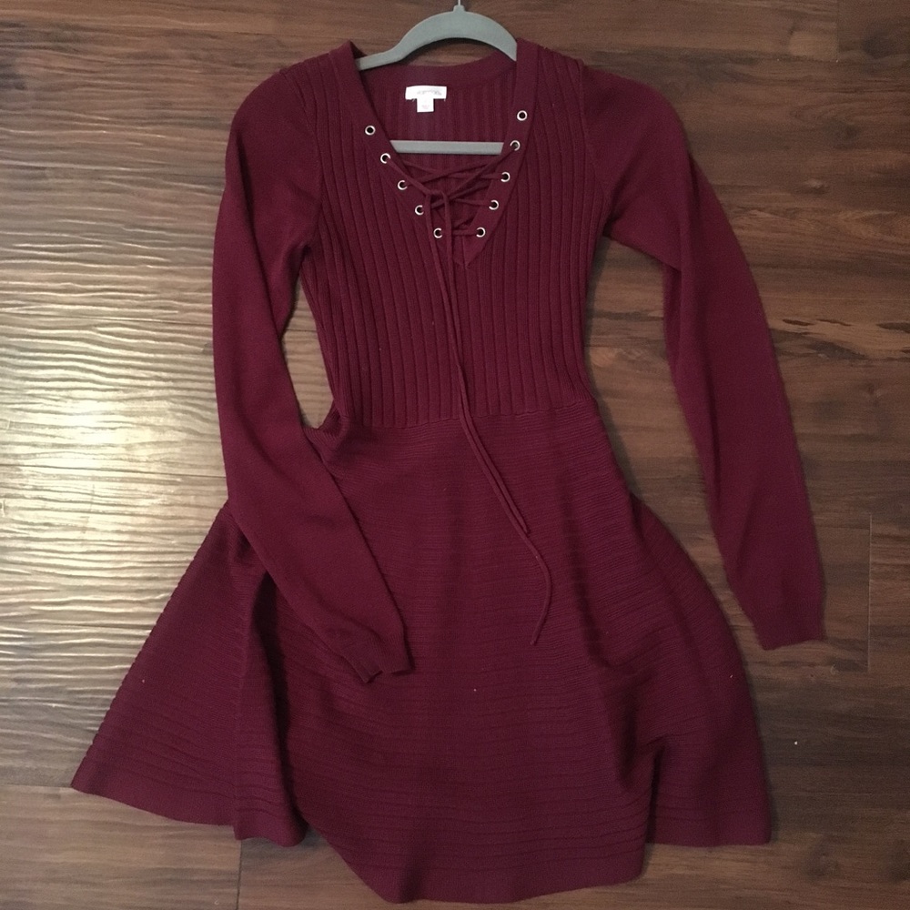 Super cute maroon dress, perfect for winter